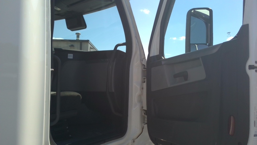 Used 2022 Freightliner Cascadia - photo 15