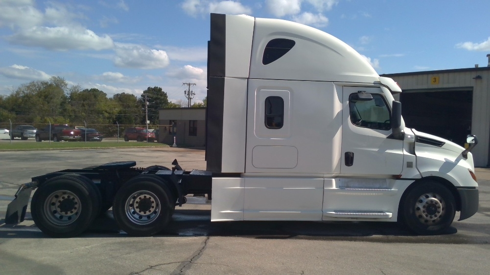 Used 2022 Freightliner Cascadia - photo 10