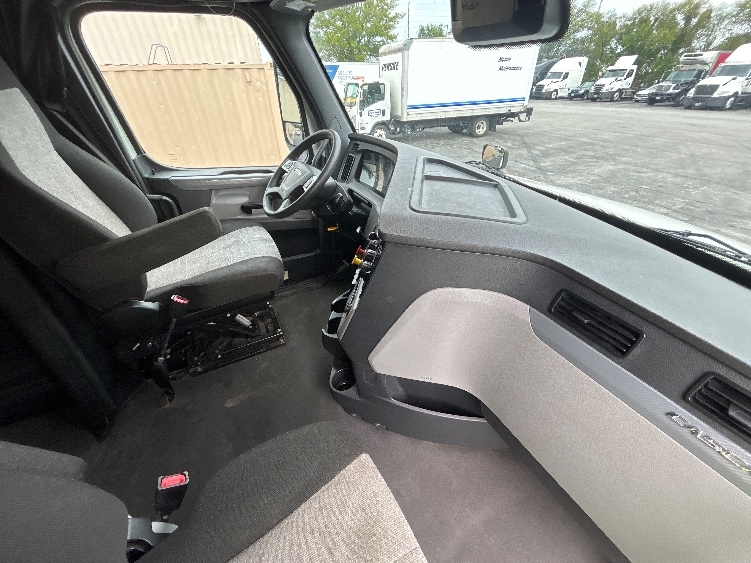 Used 2022 Freightliner Cascadia - photo 17