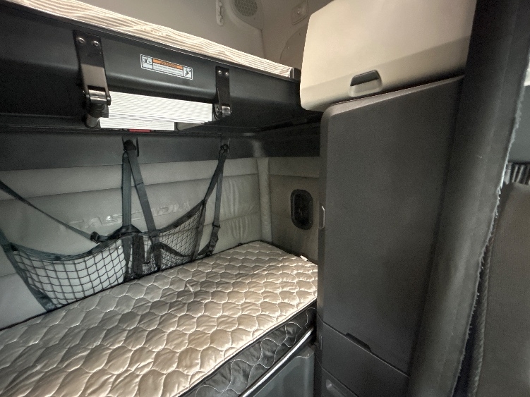 Used 2022 Freightliner Cascadia - photo 20