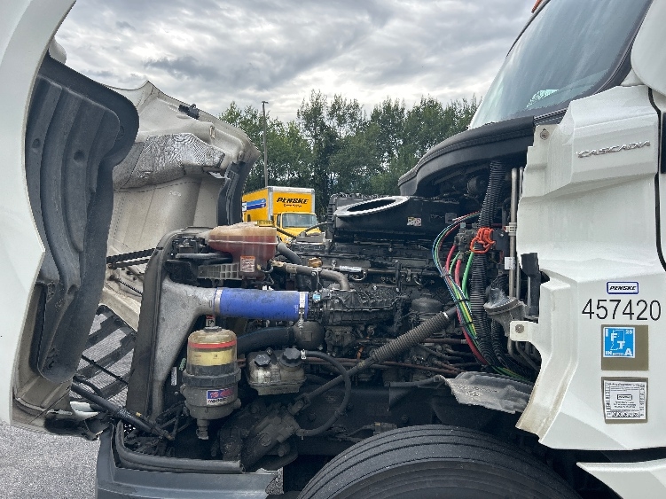 Used 2022 Freightliner Cascadia - photo 23