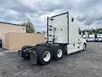 Used 2022 Freightliner Cascadia Detroit DD15AT Semi Truck with Sleeper Cab for sale #457420 - photo 7
