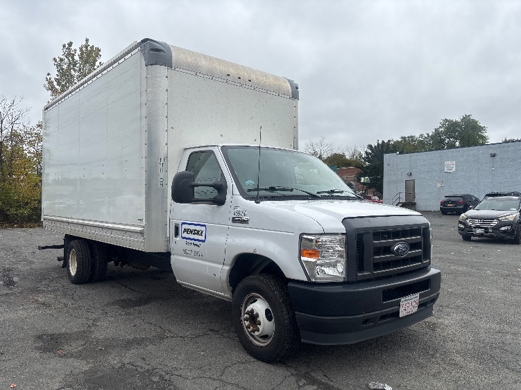 Used 2023 Ford E-350 - photo 1