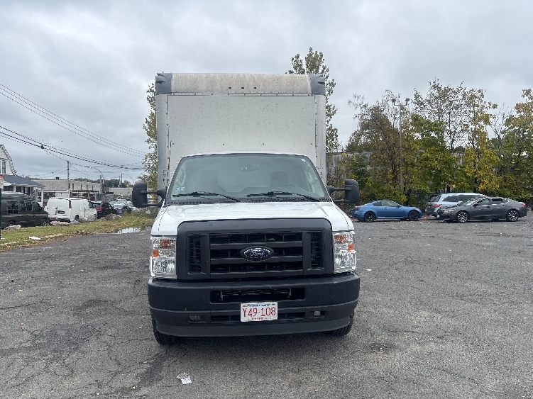 Used 2023 Ford E-350 - photo 2