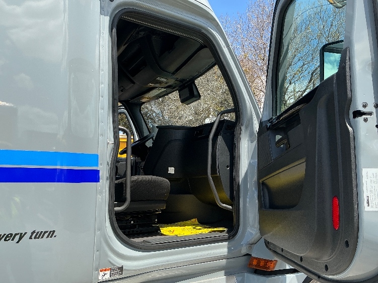 Used 2023 Freightliner Cascadia - photo 15