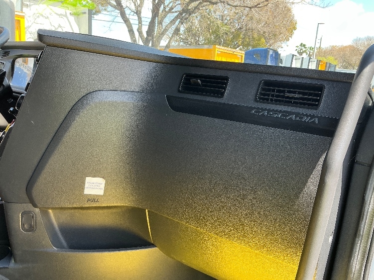 Used 2023 Freightliner Cascadia - photo 16