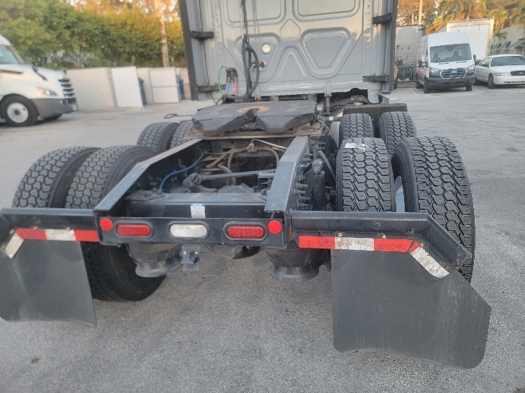 Used 2023 Freightliner Cascadia - photo 24