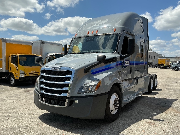 Used 2023 Freightliner Cascadia - photo 5