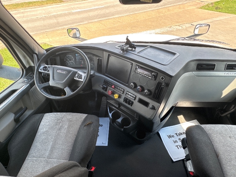 Used 2022 Freightliner Cascadia - photo 14