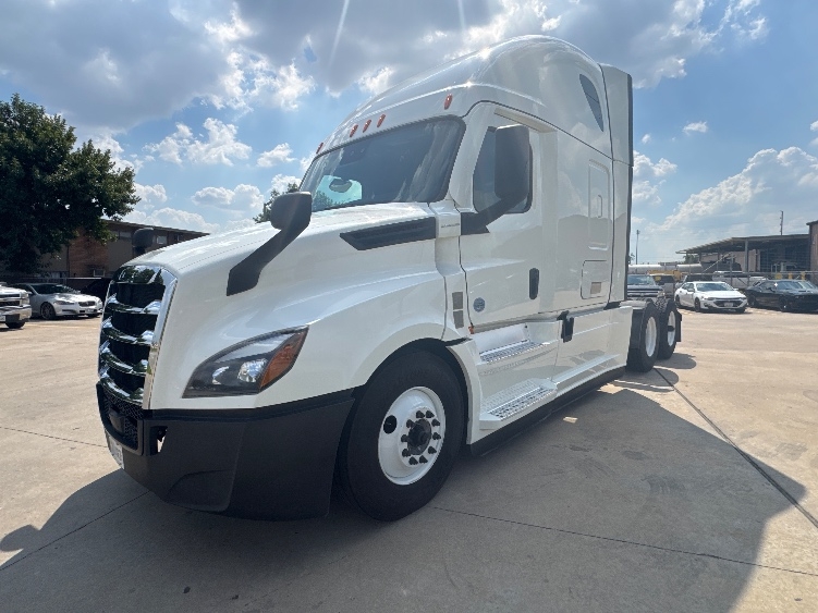 Used 2022 Freightliner Cascadia - photo 5