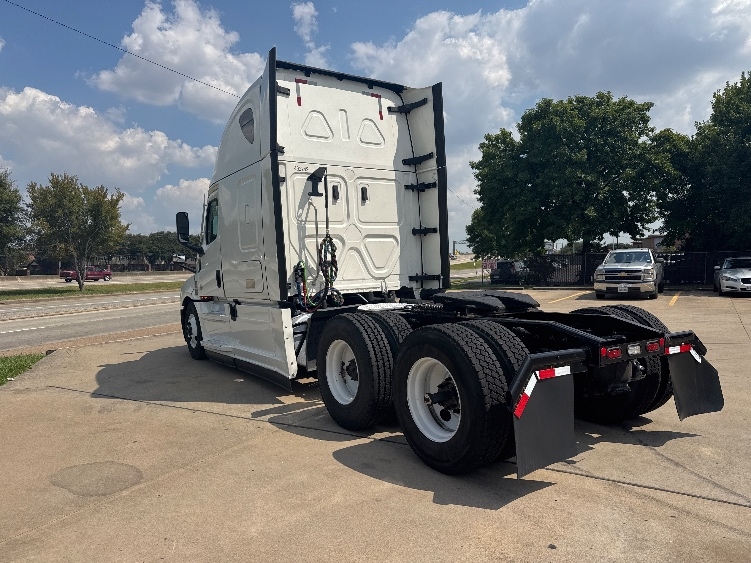 Used 2022 Freightliner Cascadia - photo 7