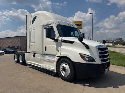 Used 2022 Freightliner Cascadia Detroit DD15AT Semi Truck with Sleeper Cab for sale #462249 - photo 1