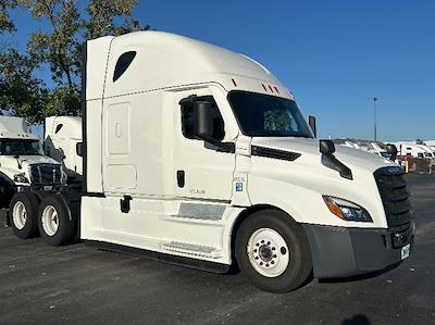 Used 2022 Freightliner Cascadia Detroit DD15AT Semi Truck with Sleeper Cab for sale #462250 - photo 1