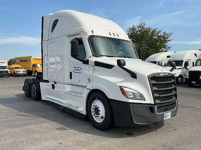 Used 2022 Freightliner Cascadia Detroit DD15AT Semi Truck with Sleeper Cab for sale #462251 - photo 1
