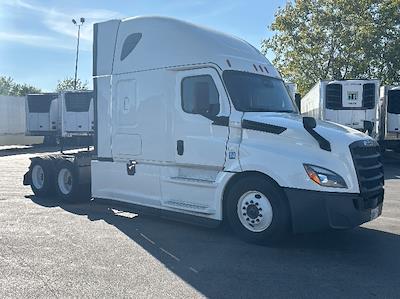 Used 2022 Freightliner Cascadia Detroit DD15AT Semi Truck with Sleeper Cab for sale #462252 - photo 1