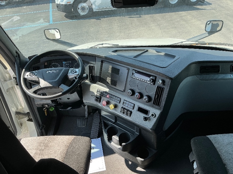 Used 2022 Freightliner Cascadia - photo 14
