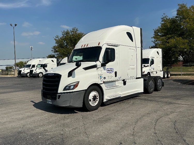 Used 2022 Freightliner Cascadia - photo 5