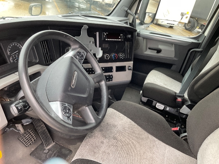 Used 2022 Freightliner Cascadia - photo 12