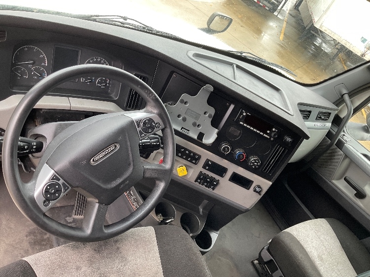Used 2022 Freightliner Cascadia - photo 13