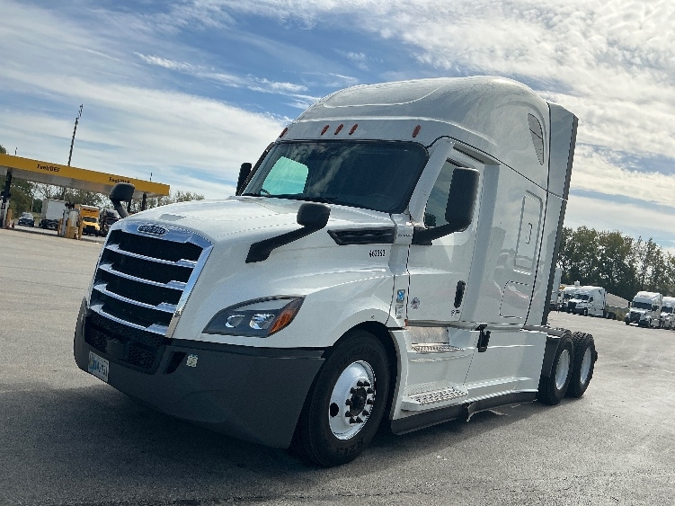 Used 2022 Freightliner Cascadia - photo 5