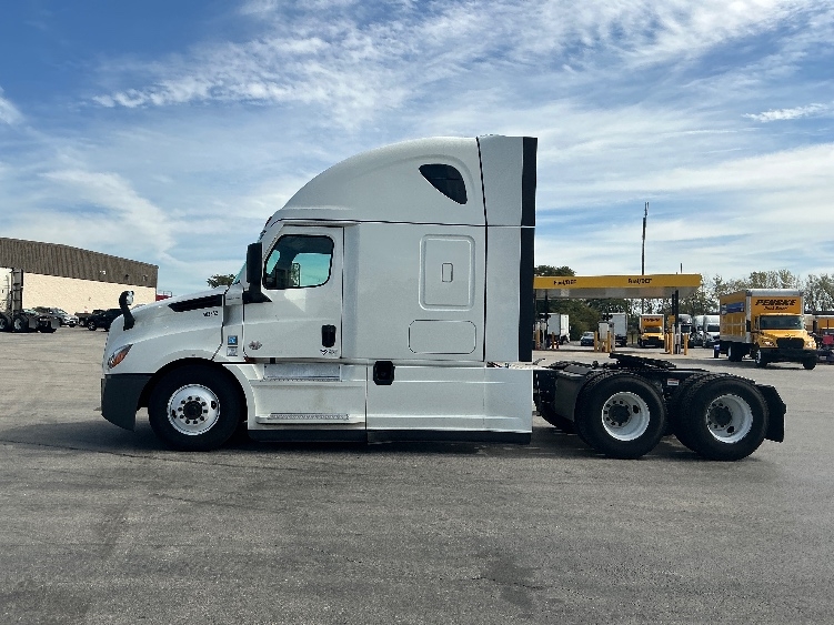 Used 2022 Freightliner Cascadia - photo 6