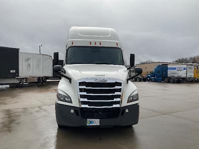 Used 2022 Freightliner Cascadia Detroit DD15AT Semi Truck with Sleeper Cab for sale #462352 - photo 2