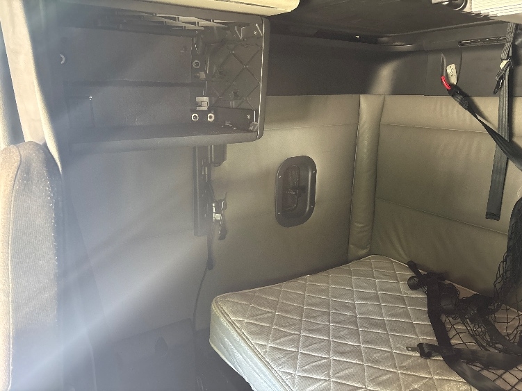 Used 2022 Freightliner Cascadia - photo 21