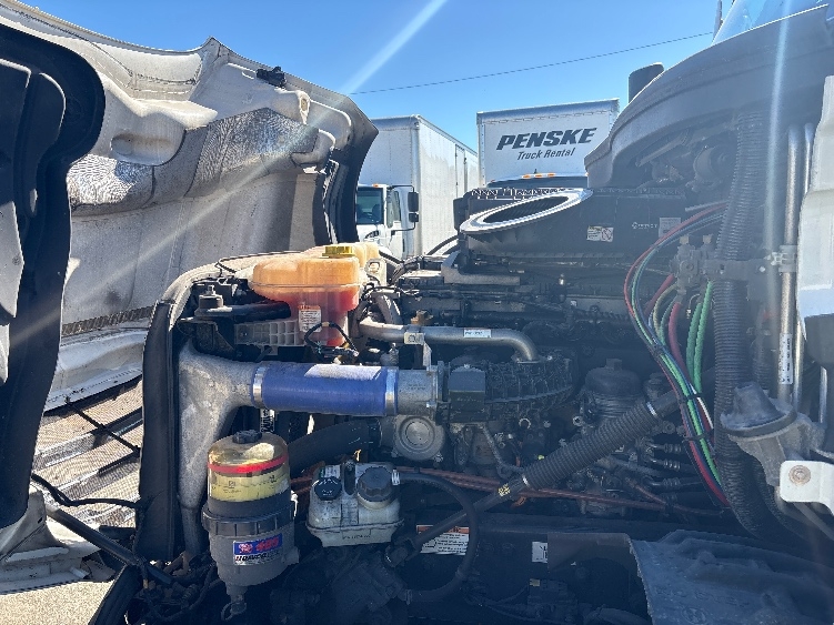 Used 2022 Freightliner Cascadia - photo 23