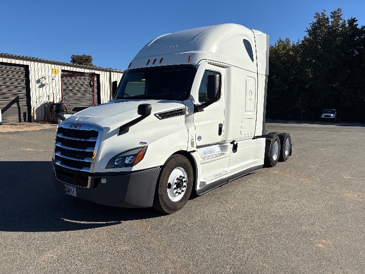 Used 2022 Freightliner Cascadia - photo 5