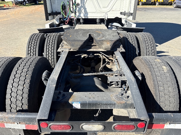 Used 2022 Freightliner Cascadia - photo 8