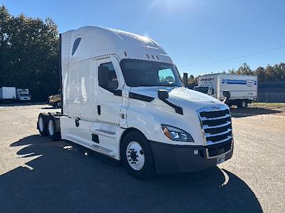 Used 2022 Freightliner Cascadia Detroit DD15AT Semi Truck with Sleeper Cab for sale #462357 - photo 1