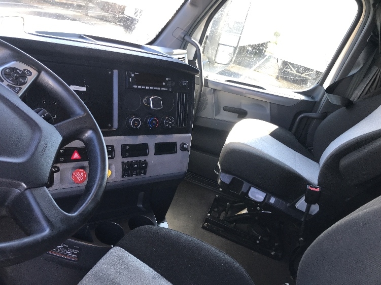 Used 2022 Freightliner Cascadia - photo 12