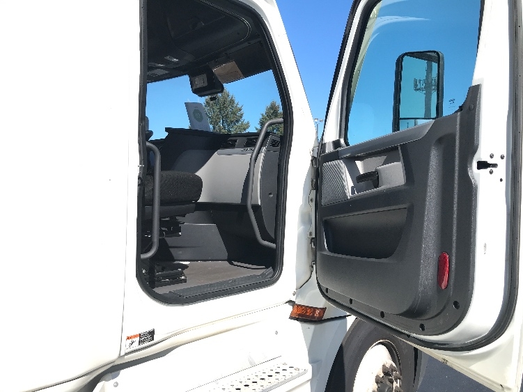 Used 2022 Freightliner Cascadia - photo 15