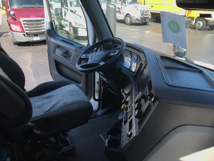 Used 2022 Freightliner Cascadia - photo 17