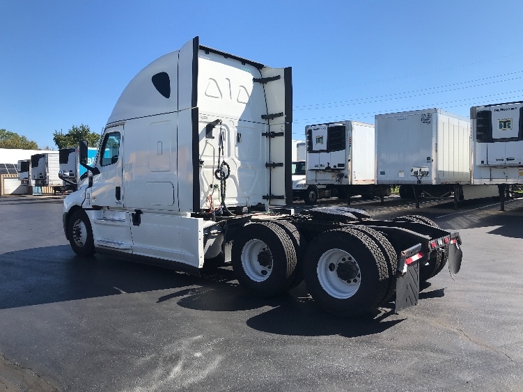 Used 2022 Freightliner Cascadia - photo 7