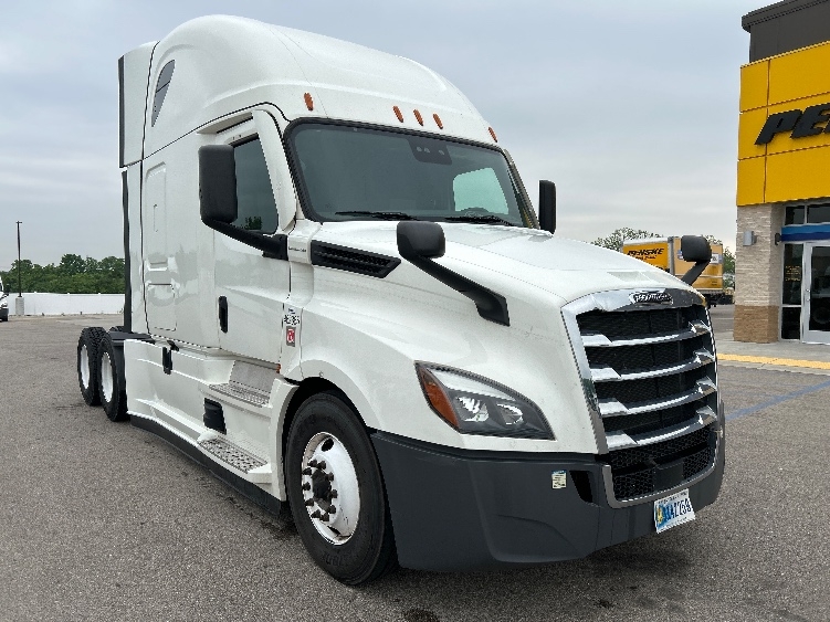 Used 2022 Freightliner Cascadia - photo 1