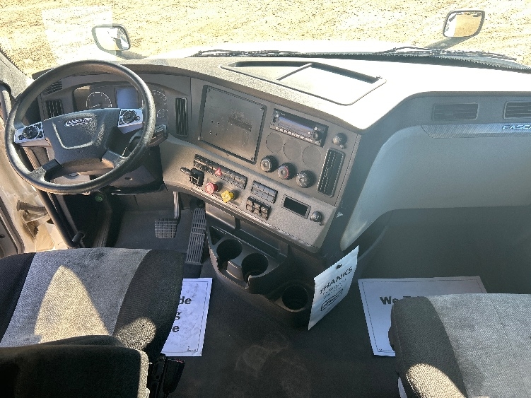 Used 2022 Freightliner Cascadia - photo 14