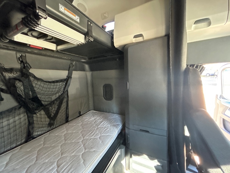 Used 2022 Freightliner Cascadia - photo 20