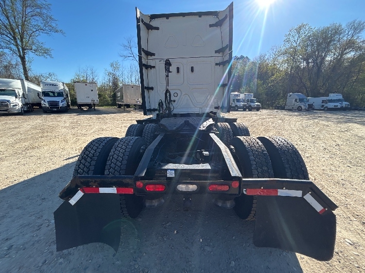 Used 2022 Freightliner Cascadia - photo 8