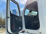 Used 2022 Freightliner Cascadia Detroit DD15AT Semi Truck with Sleeper Cab for sale #462382 - photo 9