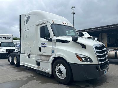 Used 2022 Freightliner Cascadia Detroit DD15AT Semi Truck with Sleeper Cab for sale #462385 - photo 1