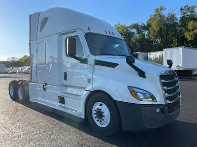 Used 2022 Freightliner Cascadia Detroit DD15AT Semi Truck with Sleeper Cab for sale #462387 - photo 1