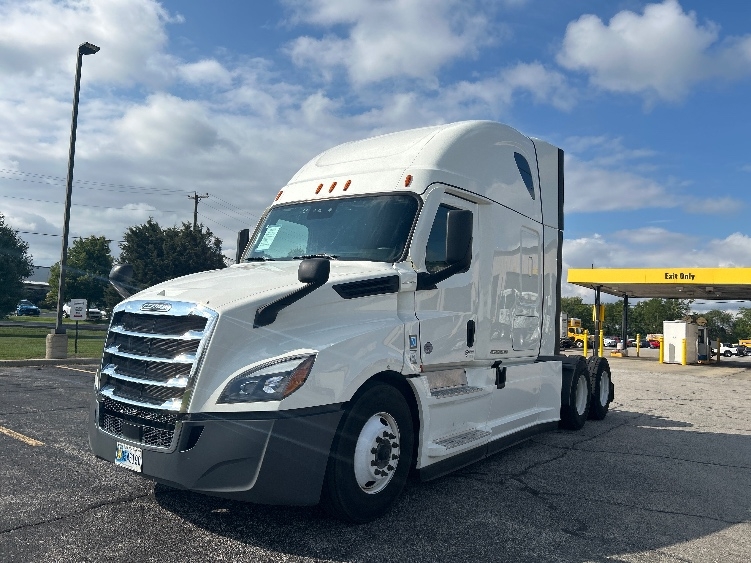 Used 2022 Freightliner Cascadia - photo 5