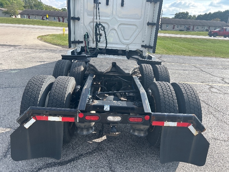 Used 2022 Freightliner Cascadia - photo 8