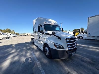 Used 2024 Freightliner Cascadia Detroit DD15AT Semi Truck with Sleeper Cab for sale #462759 - photo 1