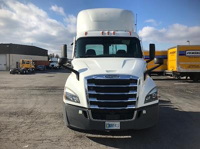 Used 2022 Freightliner Cascadia Detroit DD13 Semi Truck for sale #463380 - photo 2