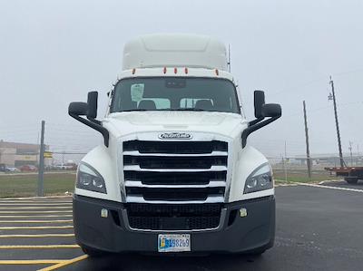 Used 2022 Freightliner Cascadia Detroit DD13 Semi Truck for sale #463392 - photo 2