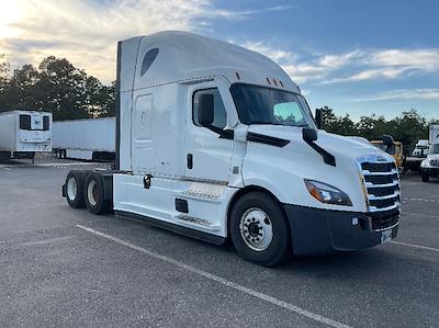 Used 2022 Freightliner Cascadia Detroit DD15AT Semi Truck with Sleeper Cab for sale #463692 - photo 1