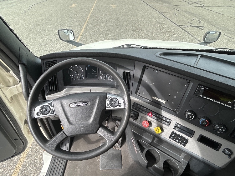 Used 2022 Freightliner Cascadia - photo 13