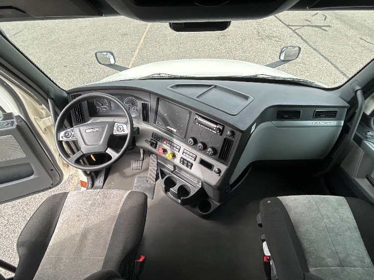 Used 2022 Freightliner Cascadia - photo 14